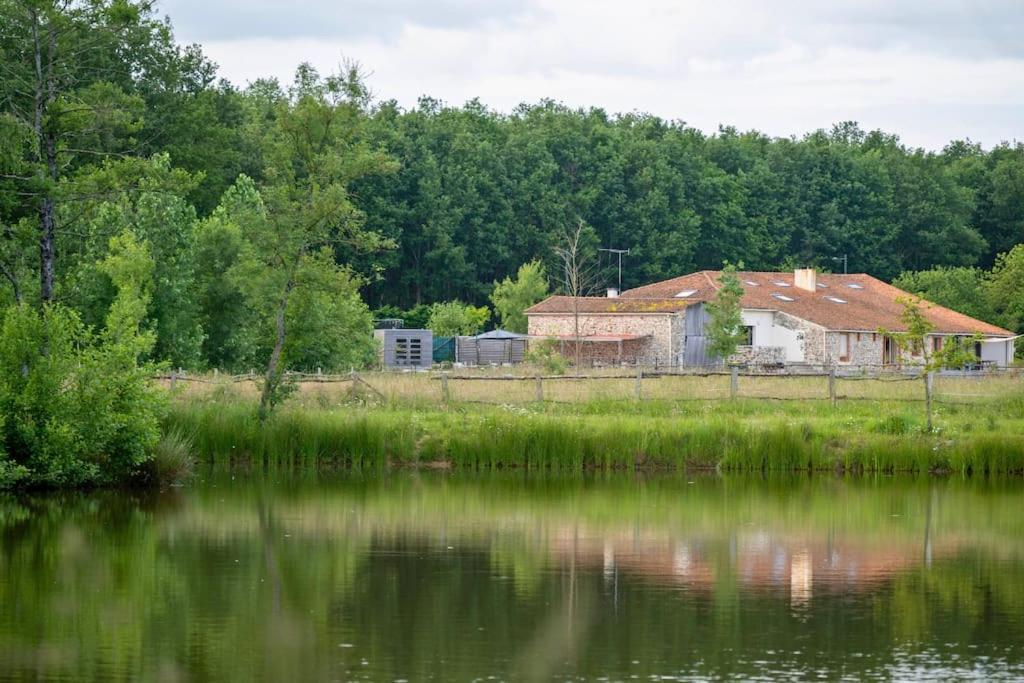 فيلا L'Evasion En Pierre Piscine Et Etang Prive Sevremoine المظهر الخارجي الصورة